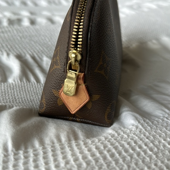Louis Vuitton Monogram canvas cosmetic pouch - Picture 14 of 14